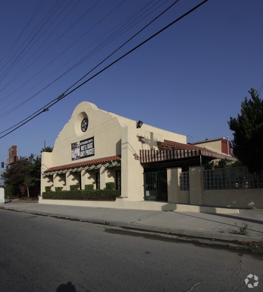 More Photos Of 8950 Laurel Canyon Blvd, Sun Valley Restaurant For Lease