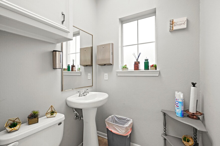 More Photos Of 1618 S Mason Rd, Katy Medical For Sale