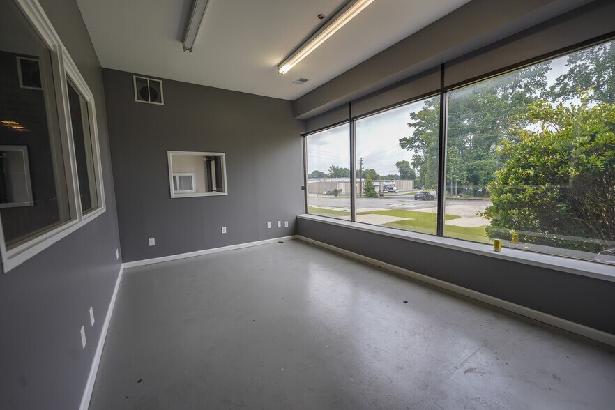 More Photos Of 1145 Hayes Industrial Dr, Marietta Warehouse For Sale