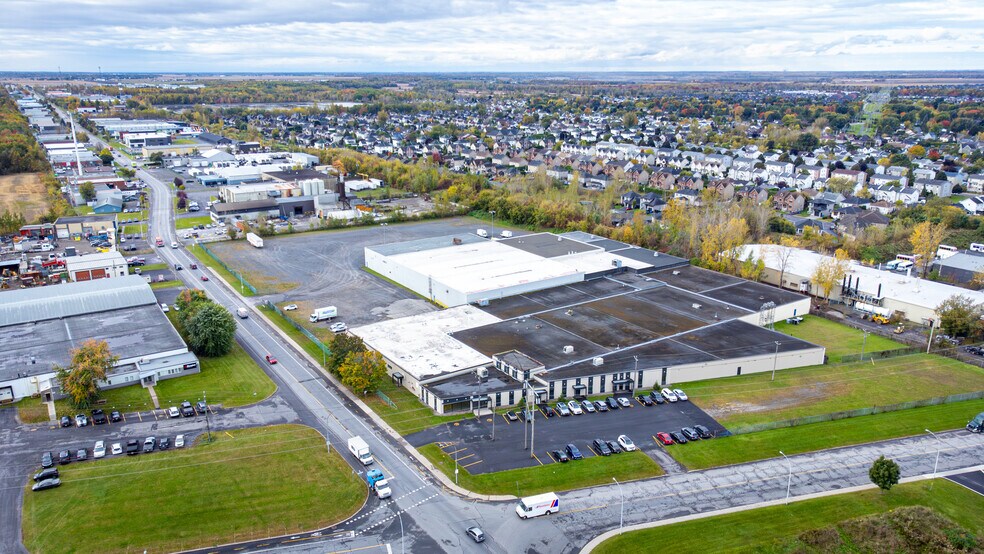 More Photos Of 2000 Boul Industriel, Chambly Warehouse For Lease