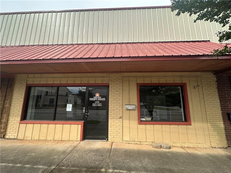 More Photos Of 113 E Windsor St, Westminster Storefront Retail Office For Sale