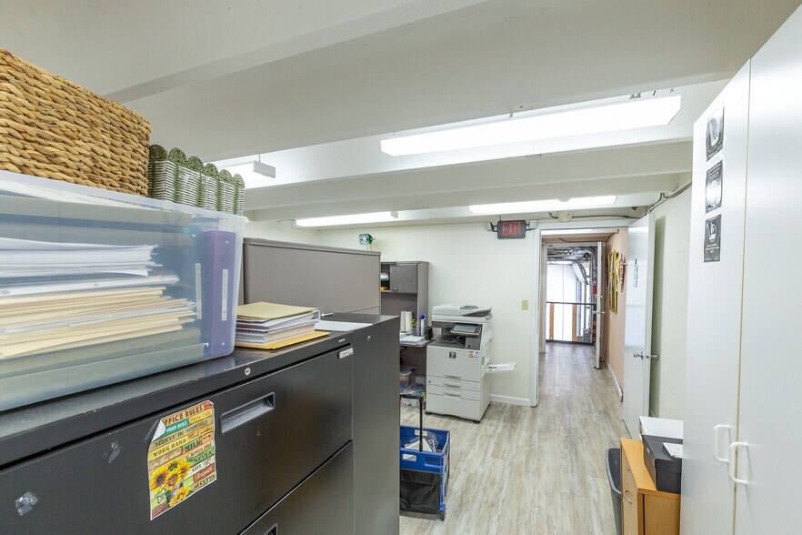 More Photos Of 2169 10th St, Sarasota Warehouse For Sale