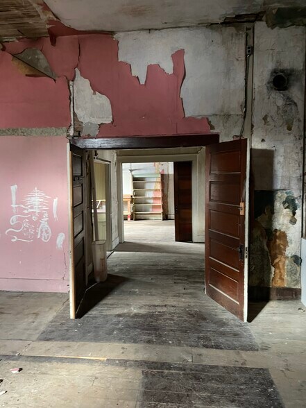 More Photos Of 60-64 Saline St, Petersburg Storefront Retail Residential For Sale