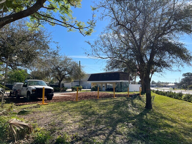 More Photos Of 305 Us-1, Ormond Beach Office For Sale