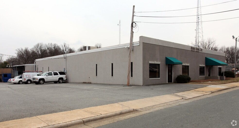 More Photos Of 1703-1705 Holbrook St, Greensboro Light Manufacturing For Sale