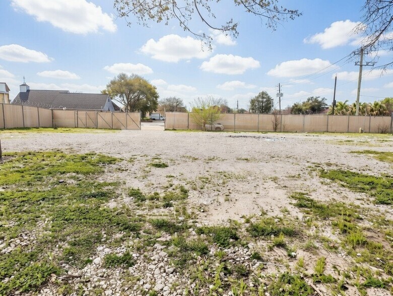 More Photos Of 11211 Kitty Brook Dr, Houston Land For Lease