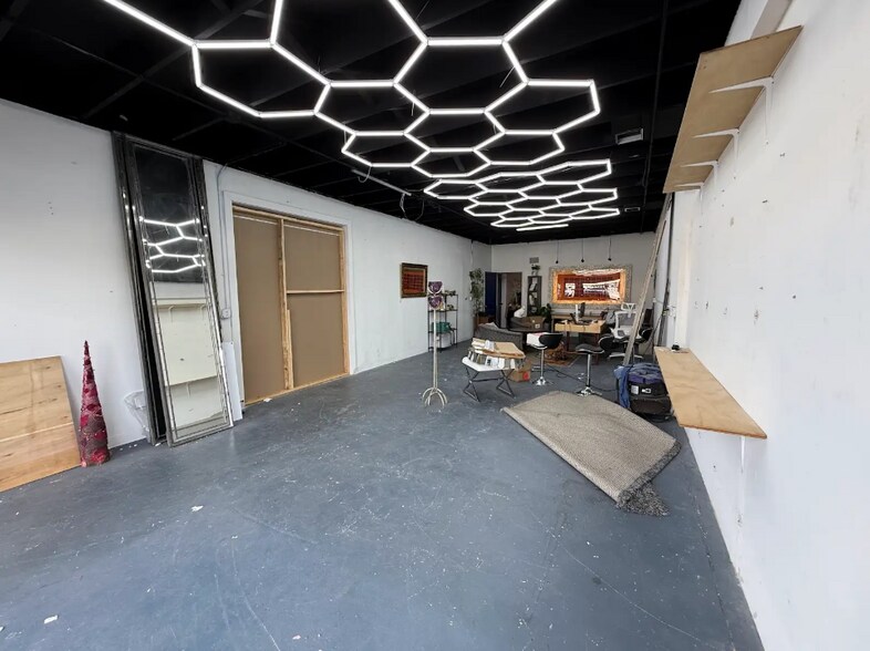 More Photos Of 4314-4316 N Dixie Hwy, Oakland Park Flex For Lease