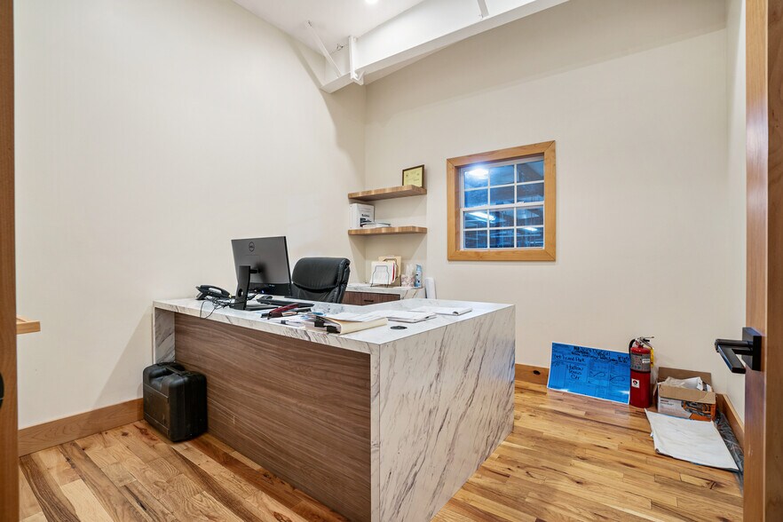 More Photos Of 91 W Hightower Dr, Dawsonville Warehouse For Sale