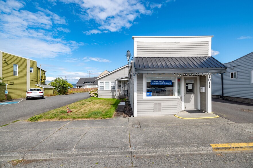 More Photos Of 2001-2011 Commercial Ave, Anacortes Storefront Retail Office For Sale