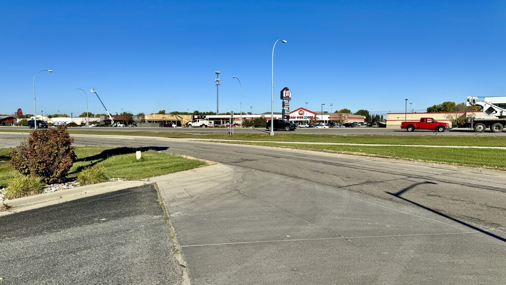 More Photos Of 3333 Hwy 10 E, Moorhead Restaurant For Lease