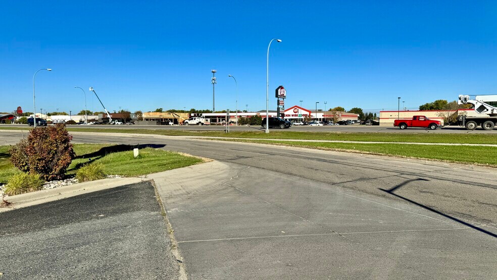 More Photos Of 3333 Hwy 10 E, Moorhead Restaurant For Lease