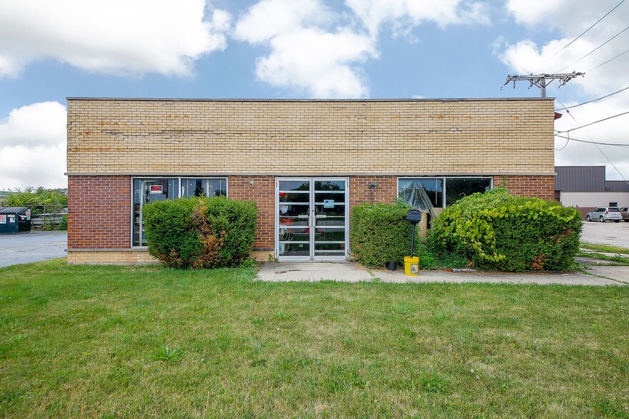 Primary Photo Of 560 N York Rd, Bensenville Showroom For Sale