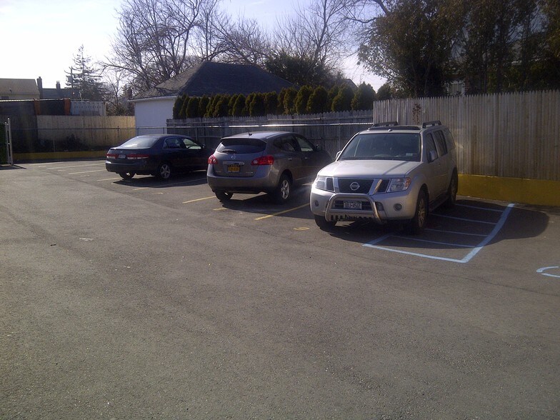 More Photos Of 166 Poplar St, West Hempstead Storefront Retail Office For Lease