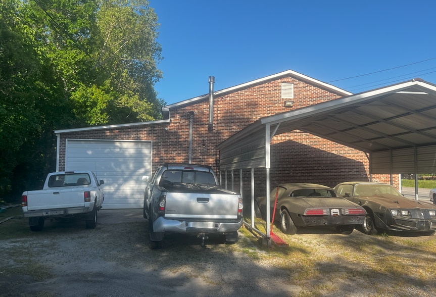 More Photos Of 204 2nd St NE, Burkeville Auto Repair For Sale