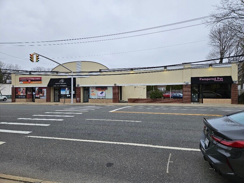 More Photos Of 1358-1360 Willis Ave, Albertson Freestanding For Sale