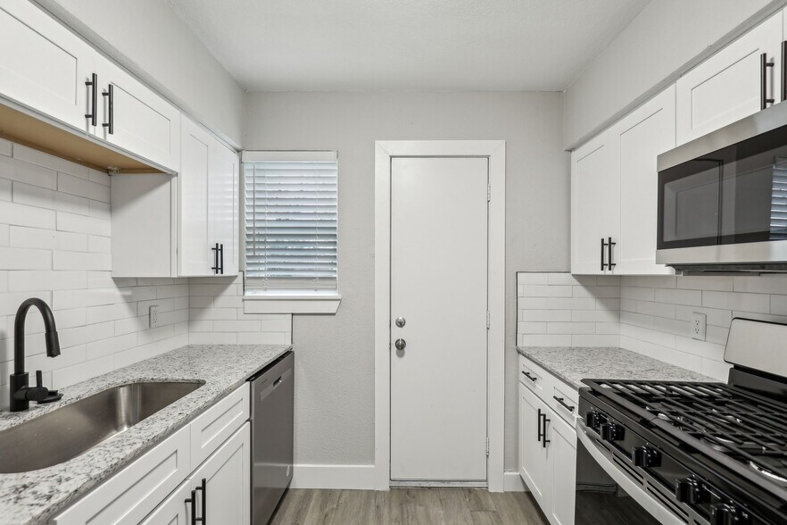 More Photos Of 915 S Waterview Dr, Richardson Multifamily For Sale