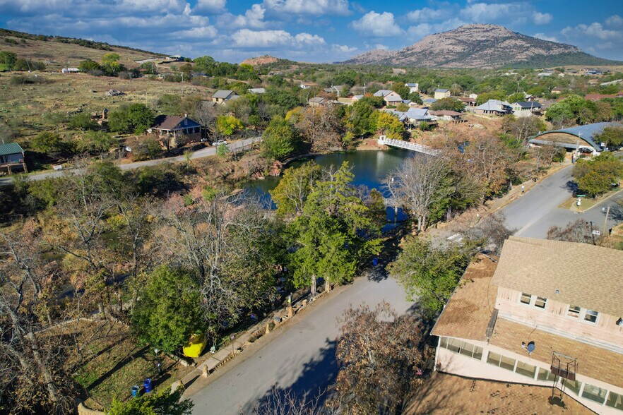 More Photos Of 140 E Lake Dr, Medicine Park Restaurant For Sale