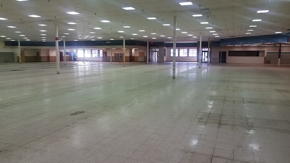 More Photos Of 5700 Beckley Rd, Battle Creek Storefront For Lease