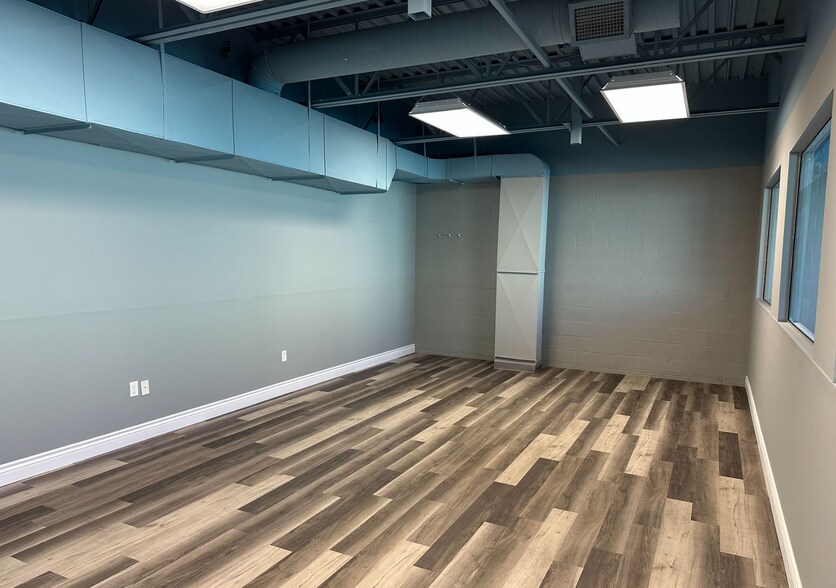 More Photos Of 8888 Keele St, Concord Warehouse For Lease