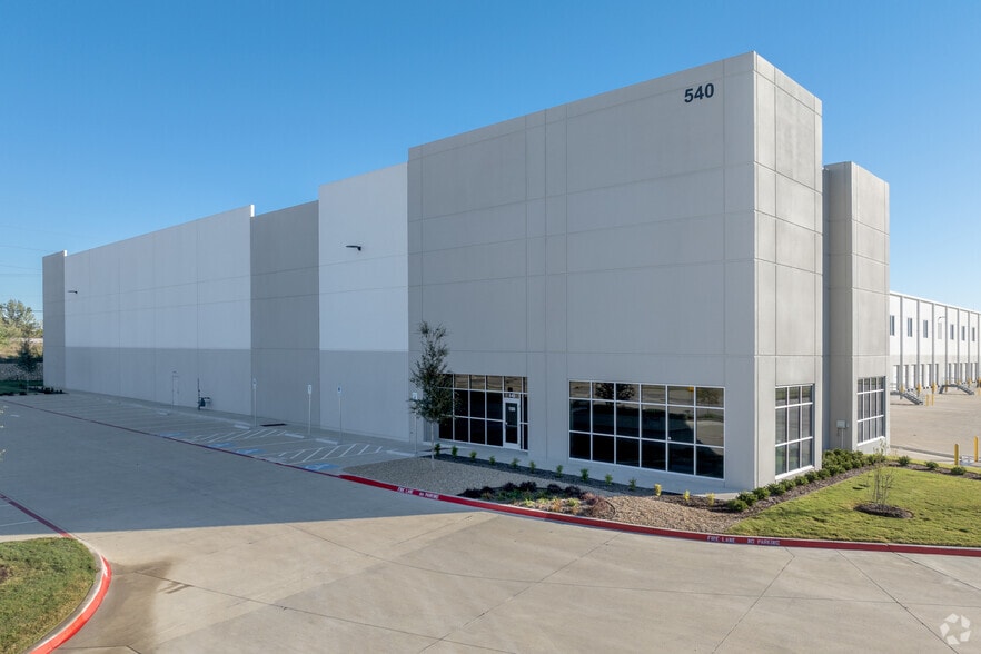 More Photos Of 540 S Town East Blvd, Mesquite Distribution For Lease