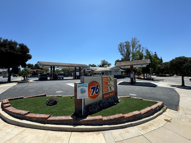 Primary Photo Of 3102 E Thousand Oaks Blvd, Thousand Oaks Service Station For Sale