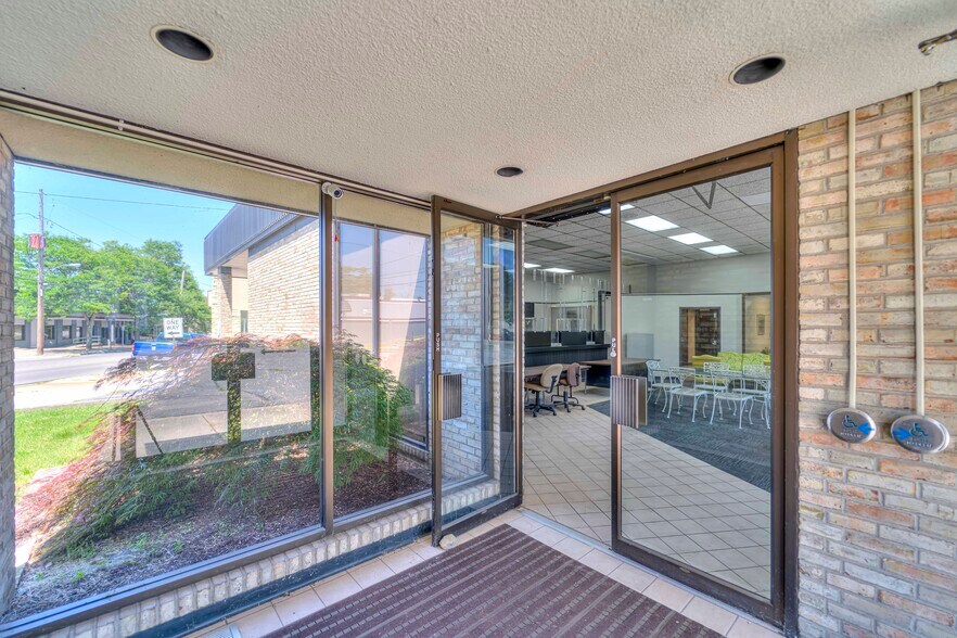 More Photos Of 1217 Greenwood Ave, Jackson General Retail For Sale