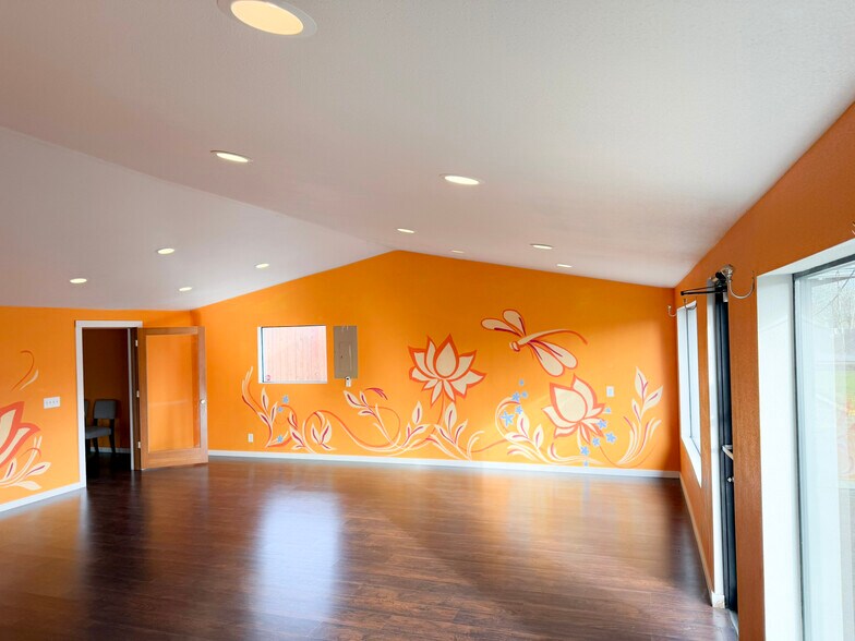 More Photos Of 4450 Pacific Ave SE, Lacey Freestanding For Lease