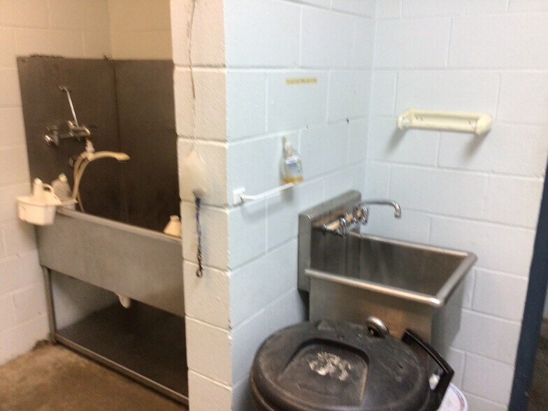 More Photos Of 1 Otter Creek Cir, Little Rock Veterinarian Kennel For Sale