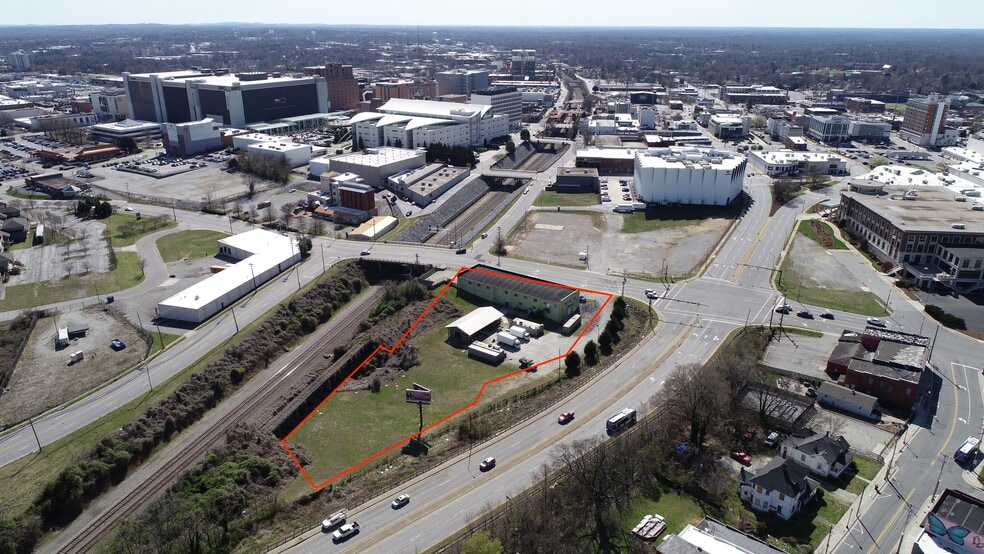 More Photos Of 100 N Centennial Dr, High Point Showroom For Sale