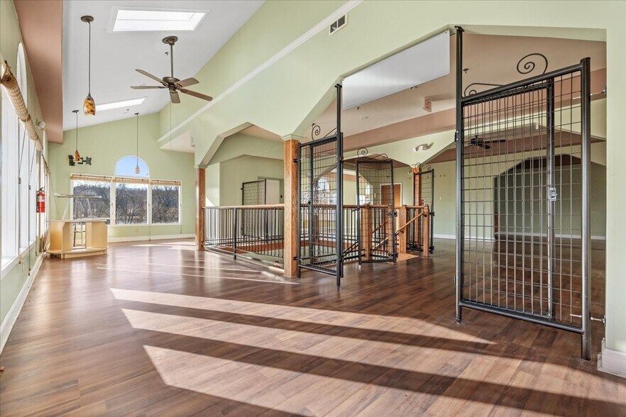 More Photos Of 1903 Grand Central Ave, Vienna General Retail For Sale