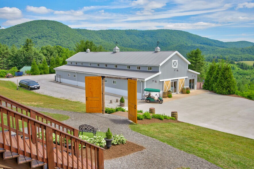 More Photos Of 639 Wagon Wheel Rd, Elk Creek Lodge Meeting Hall For Sale