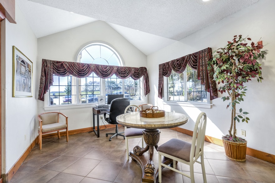 More Photos Of 10645 Reiger Rd, Baton Rouge Hotel For Sale