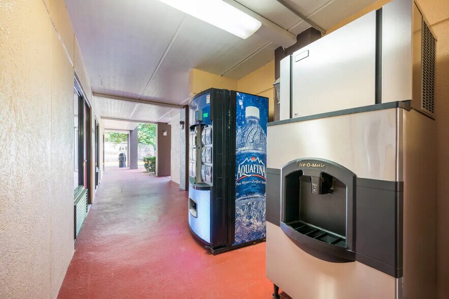 More Photos Of 2015 Military Rd, Columbus Hotel For Sale