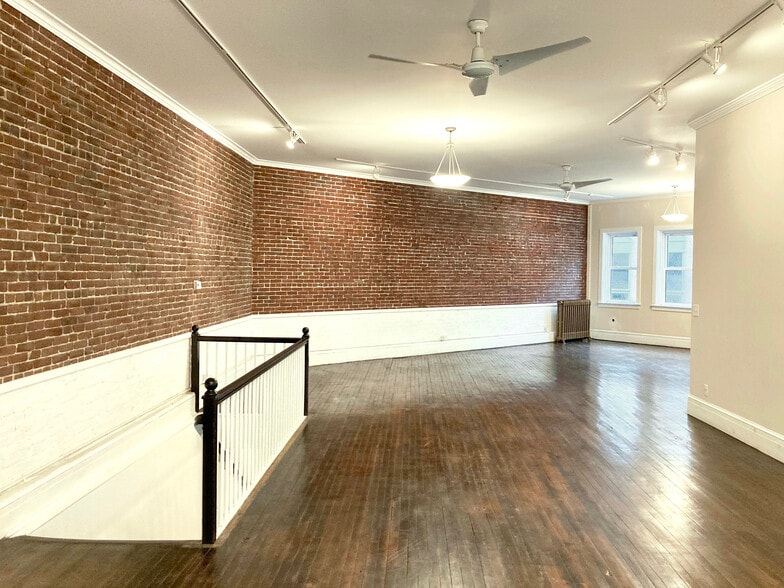 More Photos Of 116 Main St, Biddeford Storefront Retail Residential For Lease