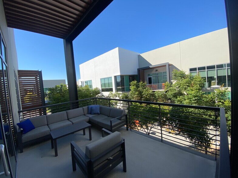 More Photos Of 3748 Bayer Ave, Long Beach Office For Lease
