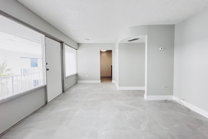 More Photos Of 999 W Prospect Rd, Oakland Park Apartments For Sale