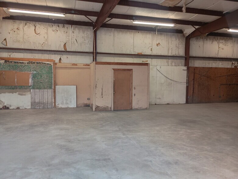 More Photos Of 5933 Carolina Beach rd, Wilmington Industrial For Lease