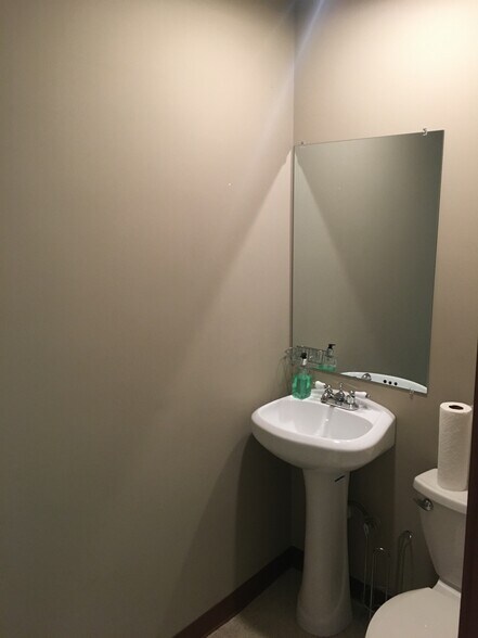 More Photos Of 50 E Olentangy St, Powell Office For Lease