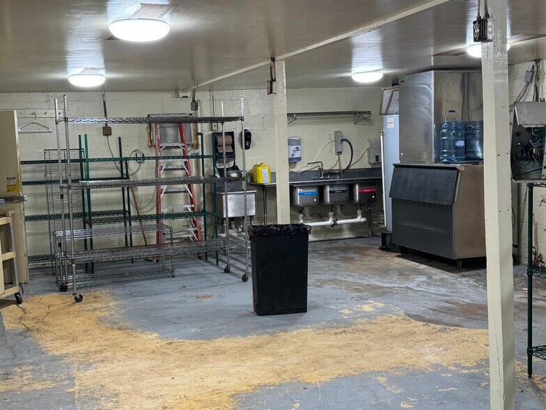 More Photos Of 109 Broad St, Hawkinsville Restaurant For Sale