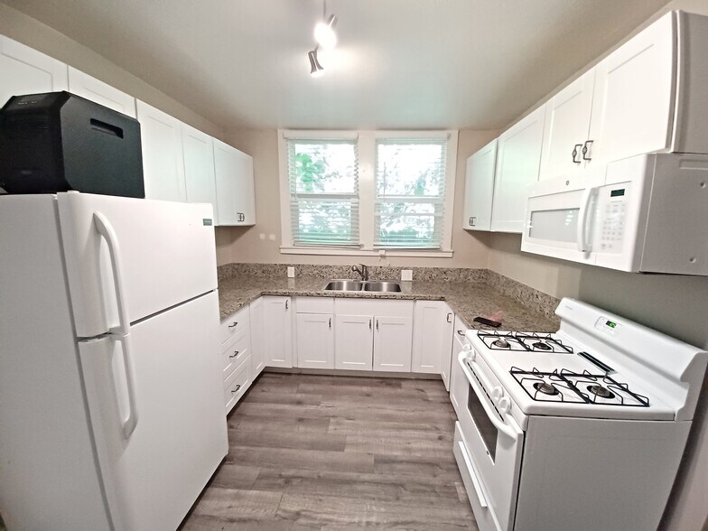 More Photos Of 1814-1820 T St, Sacramento Apartments For Sale