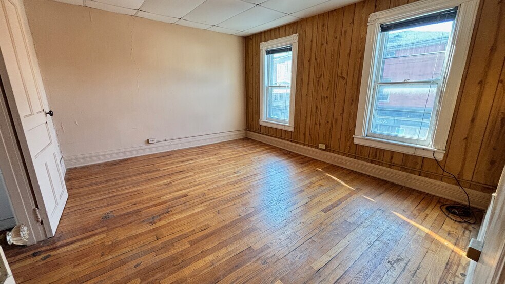 More Photos Of 801 Columbia St, Hudson Storefront Retail Residential For Sale
