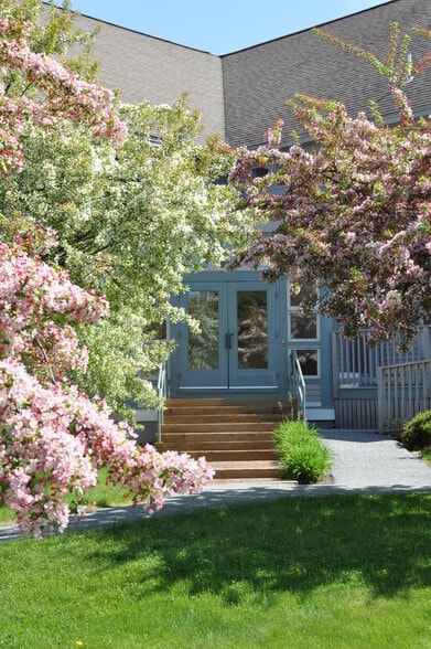 More Photos Of 174 S Freeport Rd, Freeport Unknown For Lease