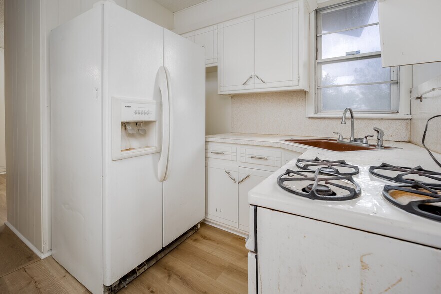 More Photos Of 230 SW 27th St, Oklahoma City Office Residential For Sale