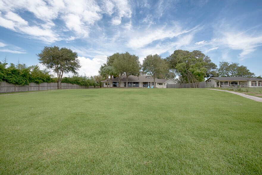 More Photos Of 3821 Nasa Pky, El Lago Lodge Meeting Hall For Sale