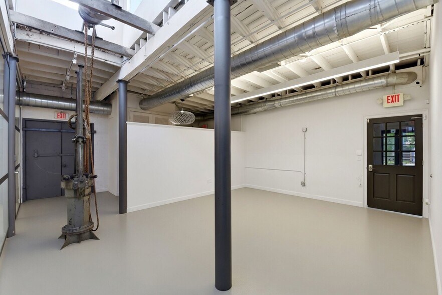 More Photos Of 603 W 11th St, Houston Office For Lease