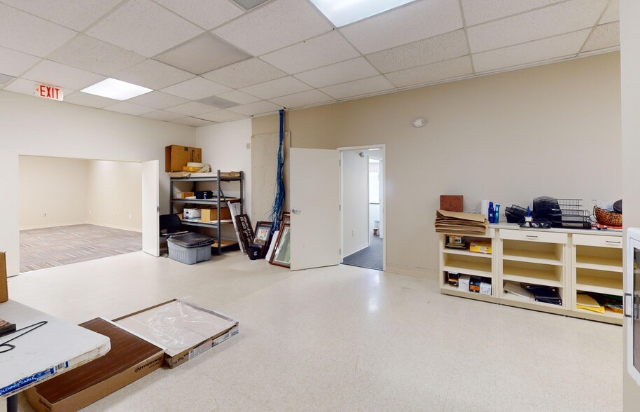 More Photos Of 3846 Electric Rd, Roanoke Freestanding For Sale