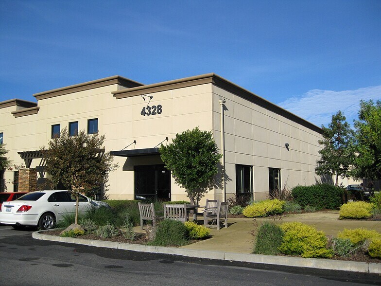 More Photos Of 4328-4330 Redwood Hwy, San Rafael Research And Development For Sale