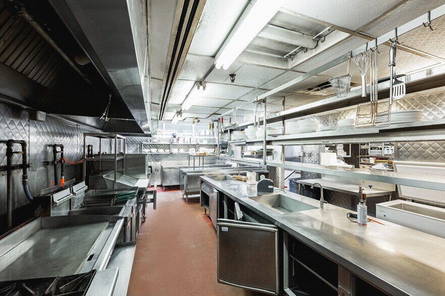 More Photos Of 5414 Av Gatineau, Montréal Restaurant For Lease