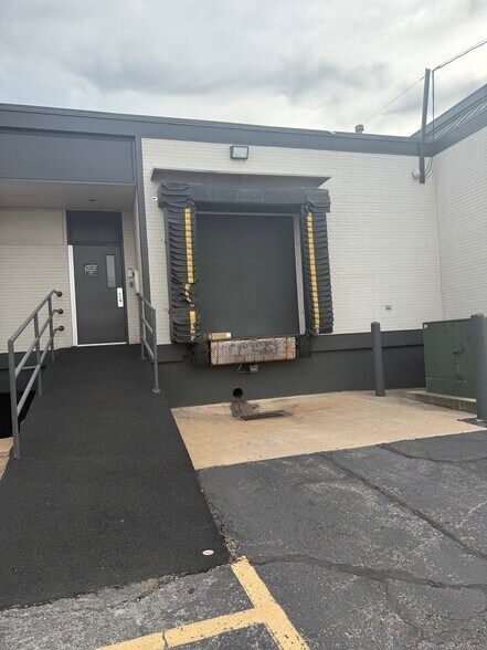 More Photos Of 390 NE 36th St, Oklahoma City Office For Sale