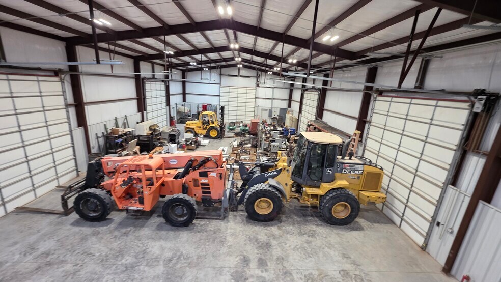 More Photos Of 8211 E County Road 62, Midland Warehouse For Sale